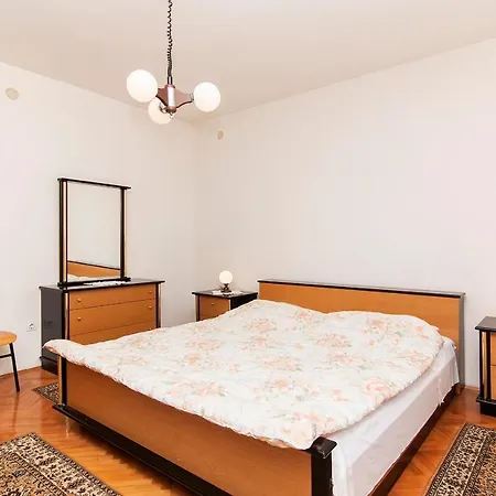 弗兰科234号公寓式酒店 普拉