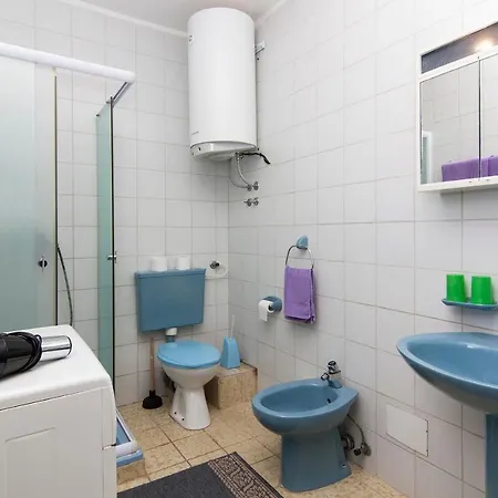 弗兰科234号公寓式酒店 3* 普拉